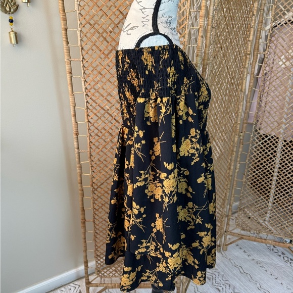 Open shoulder Floral Boho Dress - Picture 4 of 6